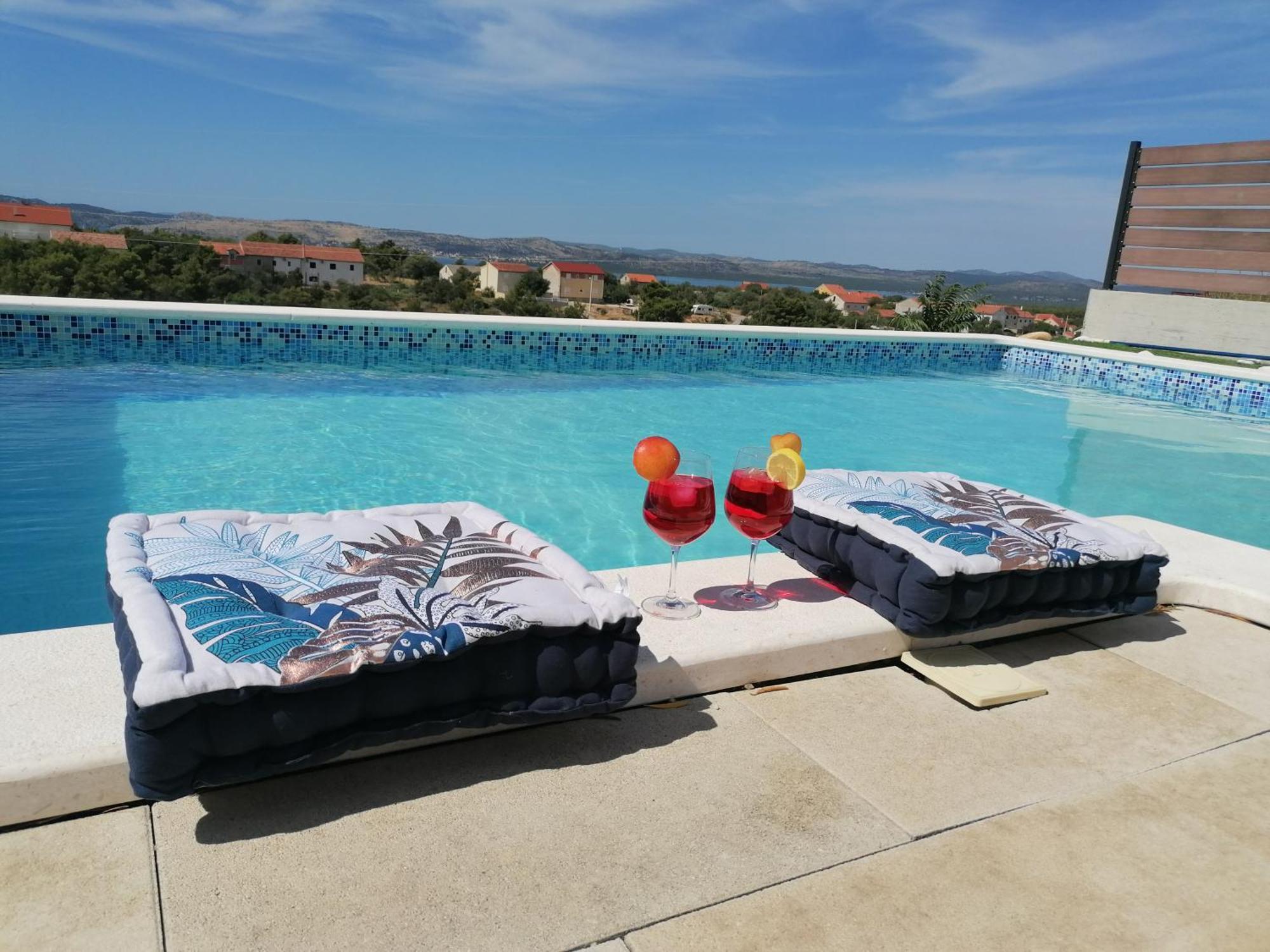Apartment Scolopax Rusticola With Heated Pool Skradin